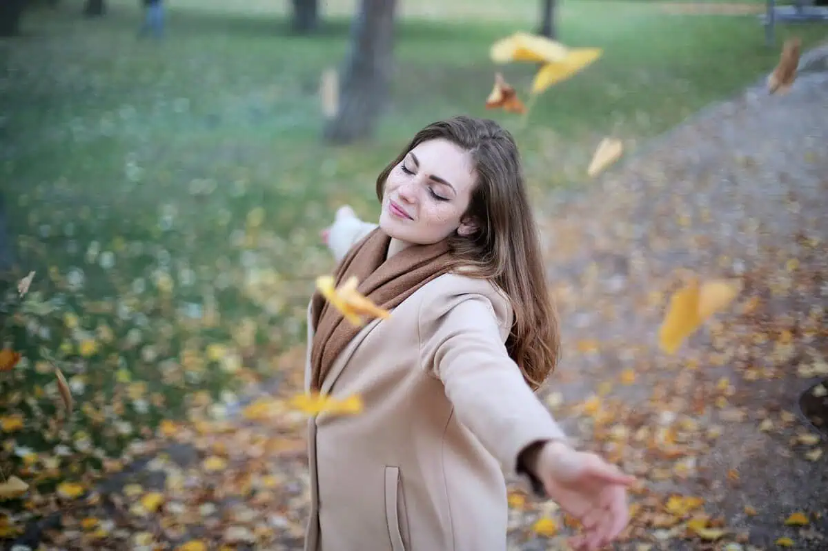 Płaszcze jesienne damskie plus size – wybór, który łączy styl z komfortem