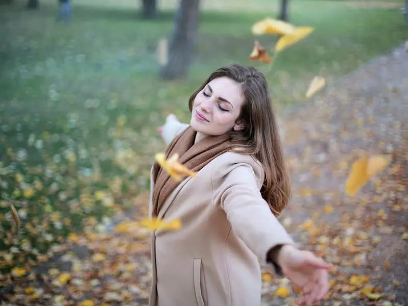 Płaszcze jesienne damskie plus size – wybór, który łączy styl z komfortem